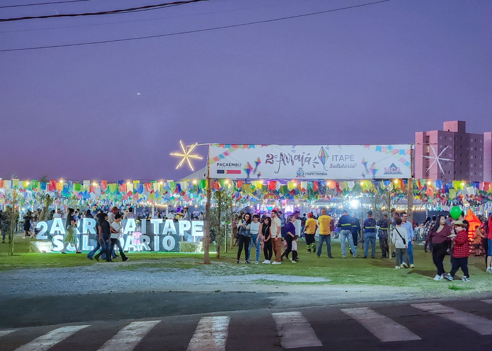 O evento contará com área de shows coberta, praça de alimentação, parque de diversões e cerca de 50 barracas com culinária típica, artesanato e produtos de associações locais. Foto - Reprodução/Divulgação