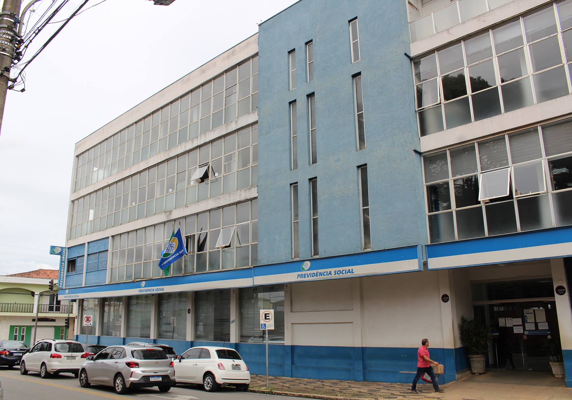 Nos casos em que houver incapacidade para o trabalho, o empregado deve procurar o INSS para verificar o benefício aplicável. Foto - Vitória Mendes