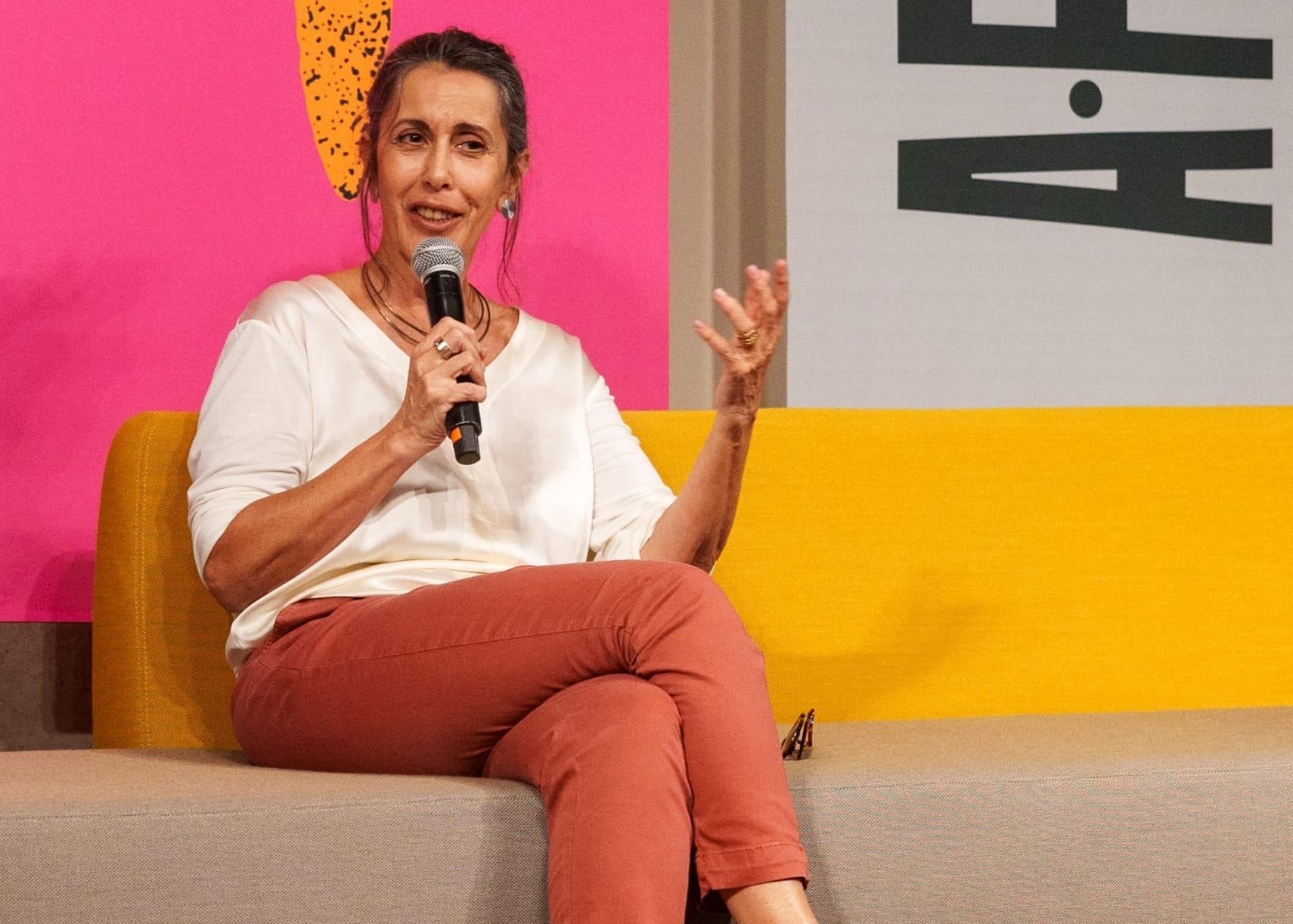A escritora Silvana Tajano. Foto - Reprodução/Internet