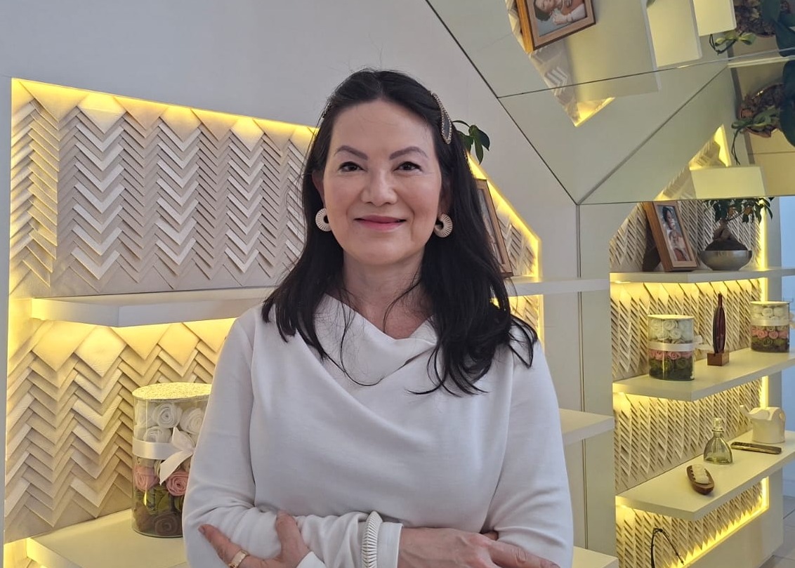 "Na menopausa, a nível de pele, há principalmente um envelhecimento muito grande, devido a um declínio de mais ou menos uns 33% de perda de colágeno", segundo a dermatologista Katia Haranaka. Foto - Yasmin Machado