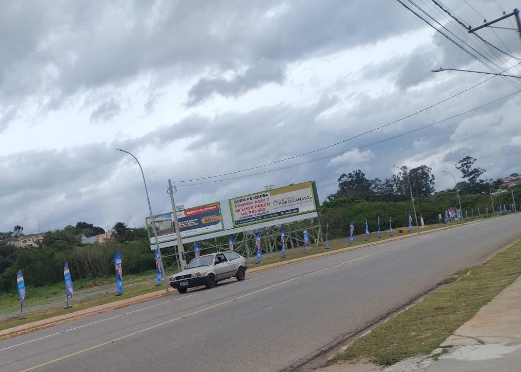 Nas redes sociais, moradores relatam a presença de mais de dez, 20 ou até mais estruturas em uma mesma via. Foto - Reprodução/Arquivo Pessoal. 