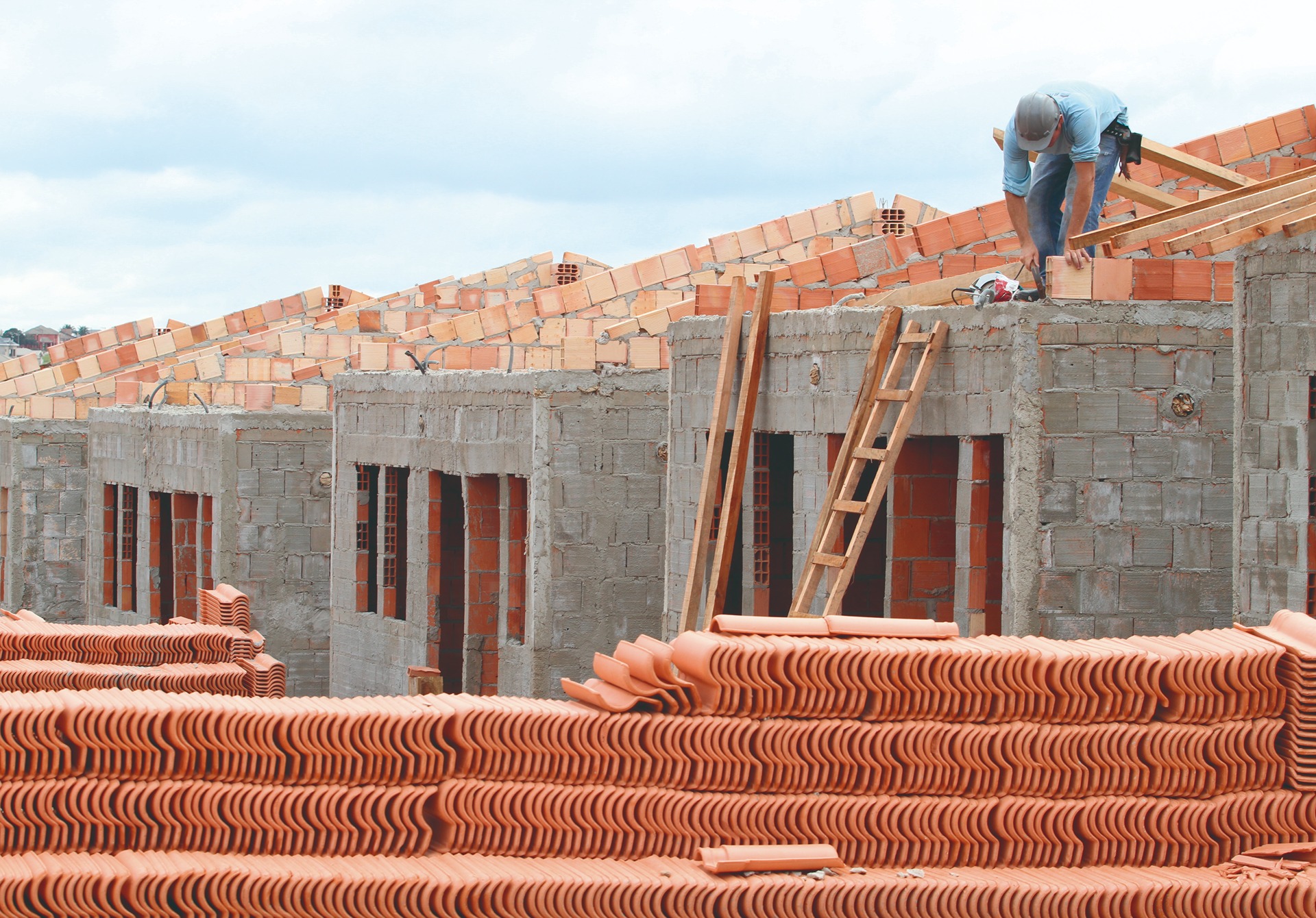 Quatro segmentos econômicos aparecem com maior recorrência nas denúncias recebidas no município: construção civil, transporte, setor rural e supermercadista. Foto - Arquivo