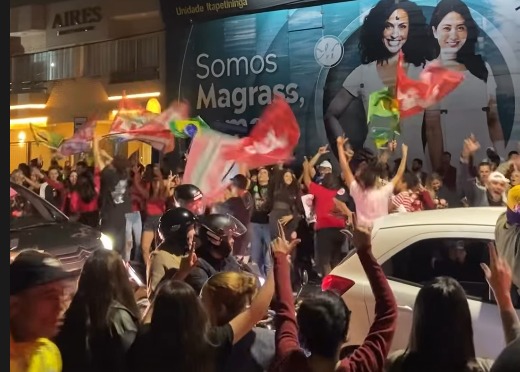 Concentração de apoiadores na Avenida Dr. Virgílio de Rezente, região central da cidade. Foto - Arquivo pessoal