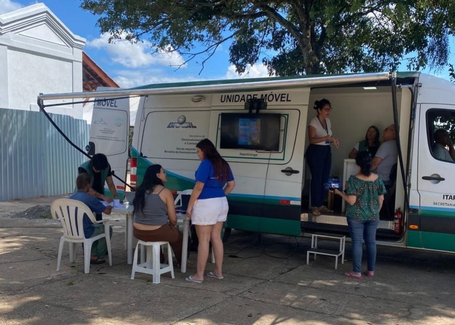 O objetivo principal do Cras Itinerante é auxiliar e orientar cidadãos de bairros distantes do centro a respeito de serviços sociais. Foto - Arquivo
