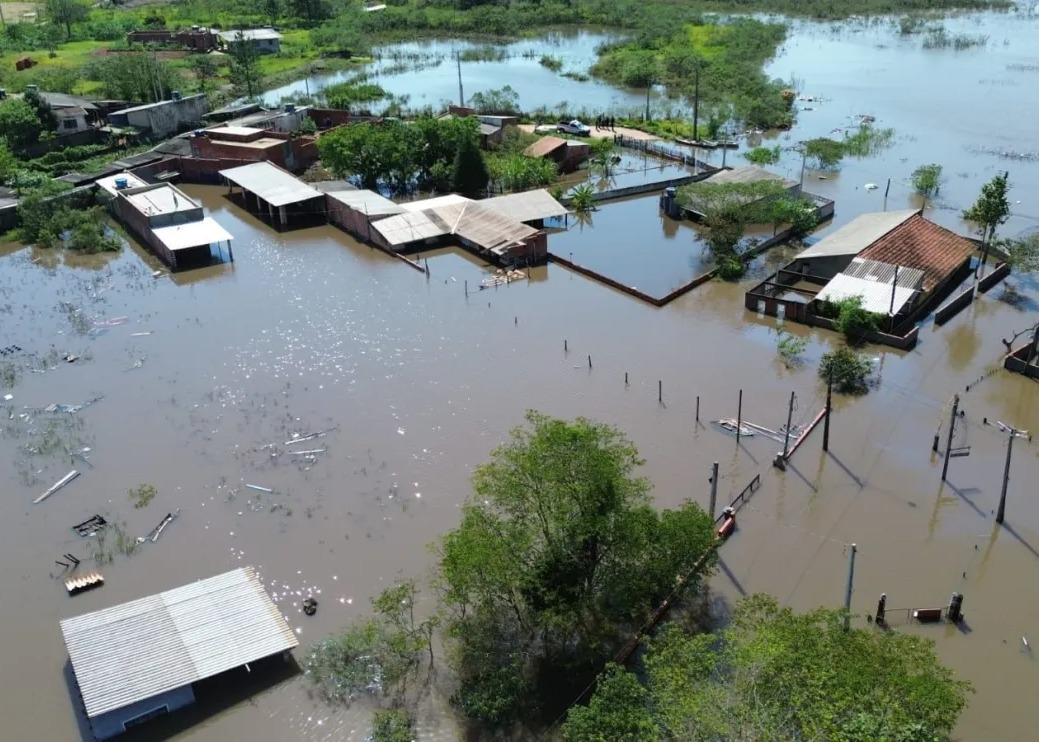 O rio chegou a subir cerca de oito metros acima do nível normal durante o fim de semana. Foto - Reprodução/Defesa Civil