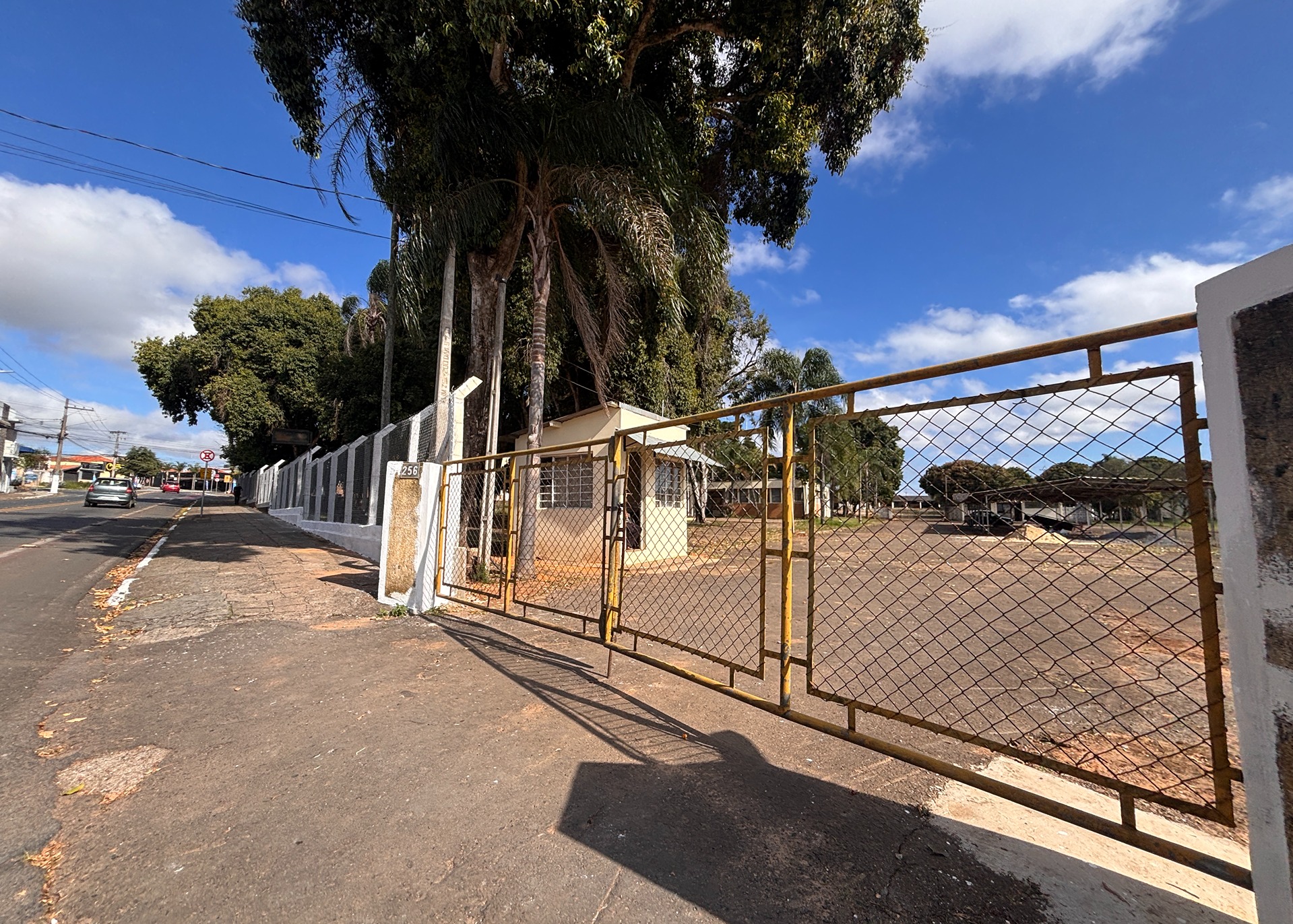 Anteriormente, o local abrigava estruturas da sede regional do DER-SP, entre elas oficina mecânica, carpintaria, marcenaria, almoxarifados de materiais rodoviários e um centro de abastecimento. Foto - Vitória Mendes